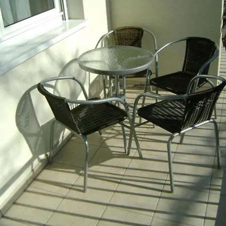 Elizabeth Apartment *